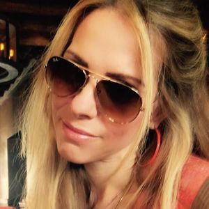 Meet your Posher, Adriana